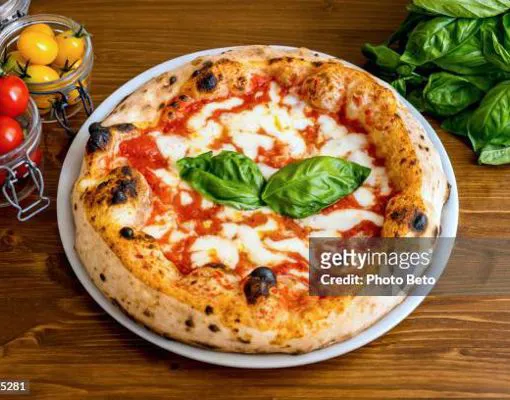 LA PIZZERIA NON SI FERMA IL MARTEDI